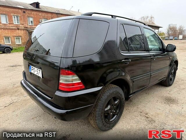 Черный Мерседес МЛ класс, объемом двигателя 3.2 л и пробегом 286 тыс. км за 3000 $, фото 2 на Automoto.ua