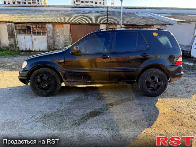 Чорний Мерседес МЛ класс, об'ємом двигуна 2.7 л та пробігом 247 тис. км за 3400 $, фото 1 на Automoto.ua