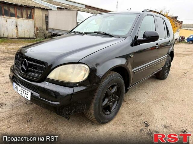 Черный Мерседес МЛ класс, объемом двигателя 3.2 л и пробегом 286 тыс. км за 3000 $, фото 3 на Automoto.ua