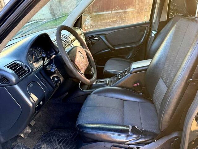 Чорний Мерседес МЛ класс, об'ємом двигуна 2.7 л та пробігом 247 тис. км за 3400 $, фото 6 на Automoto.ua