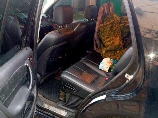 Черный Мерседес МЛ класс, объемом двигателя 4 л и пробегом 284 тыс. км за 5250 $, фото 6 на Automoto.ua