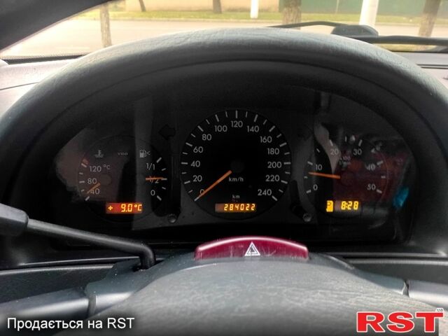 Черный Мерседес МЛ класс, объемом двигателя 4 л и пробегом 284 тыс. км за 5250 $, фото 4 на Automoto.ua