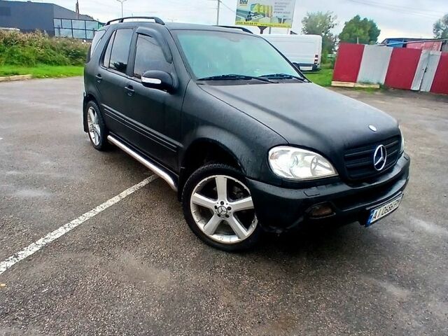 Черный Мерседес МЛ класс, объемом двигателя 3.2 л и пробегом 400 тыс. км за 5800 $, фото 5 на Automoto.ua