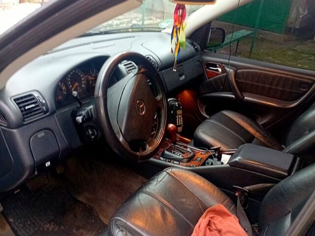 Черный Мерседес МЛ класс, объемом двигателя 4 л и пробегом 284 тыс. км за 5250 $, фото 5 на Automoto.ua