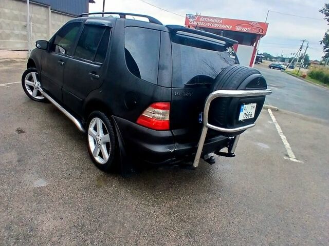 Черный Мерседес МЛ класс, объемом двигателя 3.2 л и пробегом 400 тыс. км за 5800 $, фото 1 на Automoto.ua