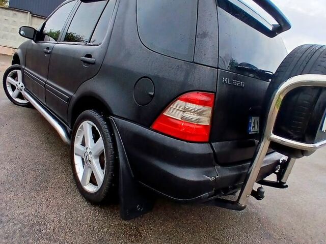 Черный Мерседес МЛ класс, объемом двигателя 3.2 л и пробегом 400 тыс. км за 5800 $, фото 8 на Automoto.ua