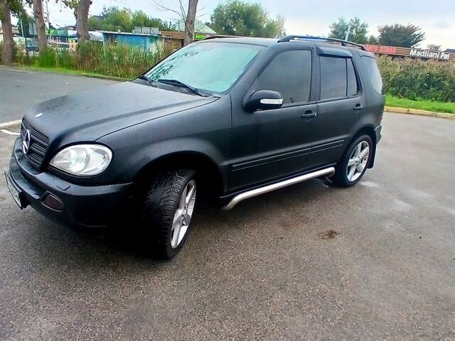 Черный Мерседес МЛ класс, объемом двигателя 3.2 л и пробегом 400 тыс. км за 5800 $, фото 3 на Automoto.ua