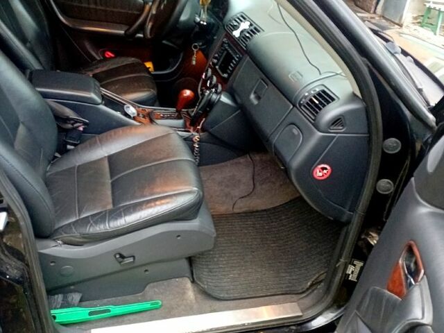 Черный Мерседес МЛ класс, объемом двигателя 4 л и пробегом 284 тыс. км за 5250 $, фото 2 на Automoto.ua