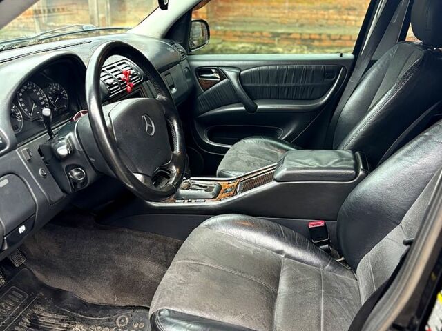 Черный Мерседес МЛ класс, объемом двигателя 3.7 л и пробегом 270 тыс. км за 8999 $, фото 4 на Automoto.ua