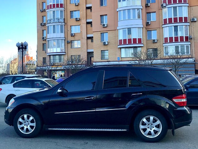 Черный Мерседес МЛ класс, объемом двигателя 3.5 л и пробегом 220 тыс. км за 8000 $, фото 5 на Automoto.ua