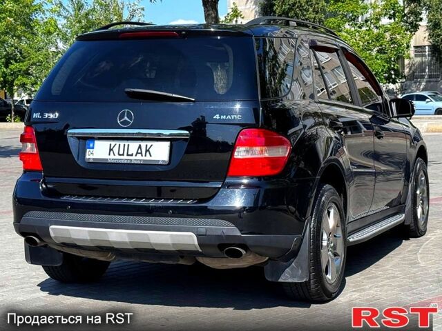 Чорний Мерседес ML-Class, об'ємом двигуна 3.5 л та пробігом 245 тис. км за 10800 $, фото 2 на Automoto.ua