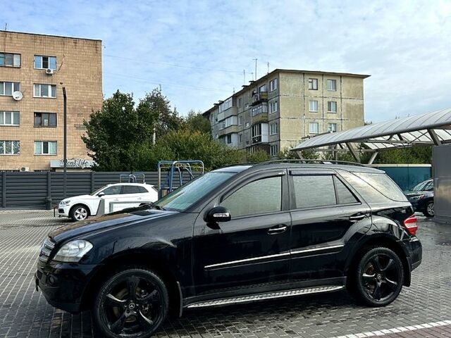 Чорний Мерседес МЛ класс, об'ємом двигуна 3.5 л та пробігом 0 тис. км за 10000 $, фото 3 на Automoto.ua