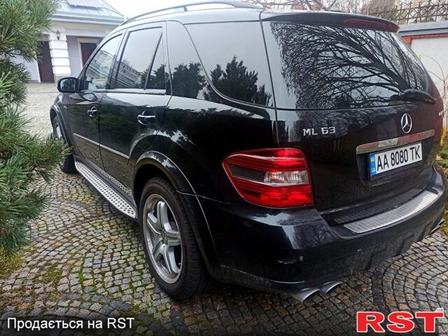 Чорний Мерседес МЛ класс, об'ємом двигуна 6.2 л та пробігом 162 тис. км за 17000 $, фото 1 на Automoto.ua