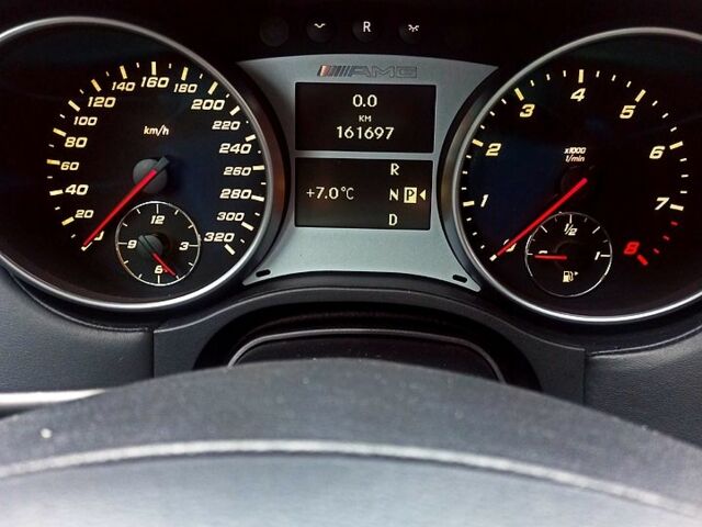 Чорний Мерседес МЛ класс, об'ємом двигуна 6.2 л та пробігом 162 тис. км за 17000 $, фото 2 на Automoto.ua