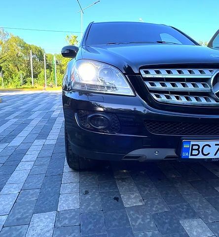 Чорний Мерседес МЛ класс, об'ємом двигуна 3.5 л та пробігом 228 тис. км за 11000 $, фото 1 на Automoto.ua