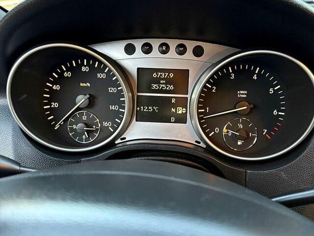 Черный Мерседес МЛ класс, объемом двигателя 3.5 л и пробегом 360 тыс. км за 12000 $, фото 12 на Automoto.ua