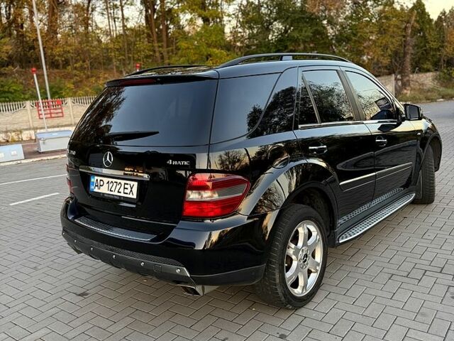 Черный Мерседес МЛ класс, объемом двигателя 3.5 л и пробегом 360 тыс. км за 12000 $, фото 1 на Automoto.ua