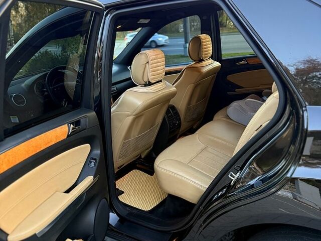 Черный Мерседес МЛ класс, объемом двигателя 3.5 л и пробегом 360 тыс. км за 12000 $, фото 5 на Automoto.ua