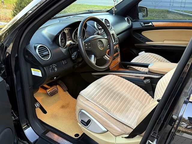 Черный Мерседес МЛ класс, объемом двигателя 3.5 л и пробегом 360 тыс. км за 12000 $, фото 7 на Automoto.ua