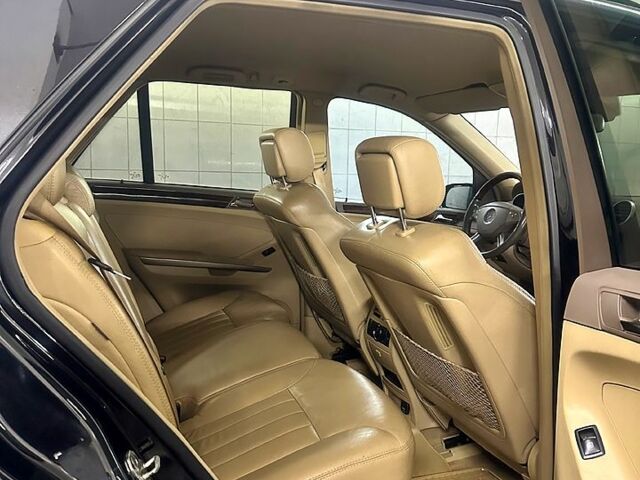 Черный Мерседес МЛ класс, объемом двигателя 3.5 л и пробегом 241 тыс. км за 9800 $, фото 11 на Automoto.ua