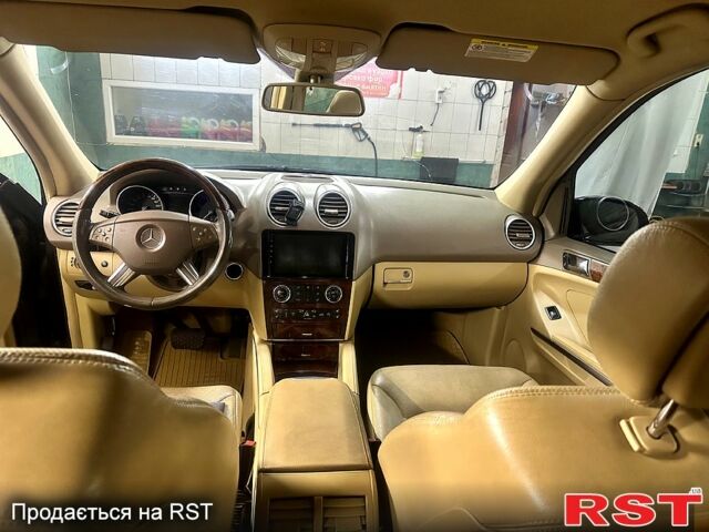 Черный Мерседес МЛ класс, объемом двигателя 3.5 л и пробегом 241 тыс. км за 9800 $, фото 6 на Automoto.ua