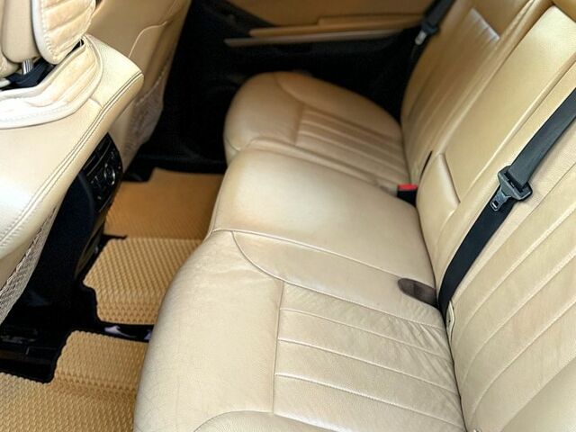 Черный Мерседес МЛ класс, объемом двигателя 3.5 л и пробегом 360 тыс. км за 12000 $, фото 10 на Automoto.ua