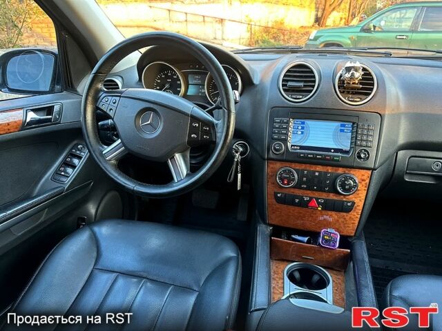 Черный Мерседес МЛ класс, объемом двигателя 3.5 л и пробегом 230 тыс. км за 7500 $, фото 5 на Automoto.ua