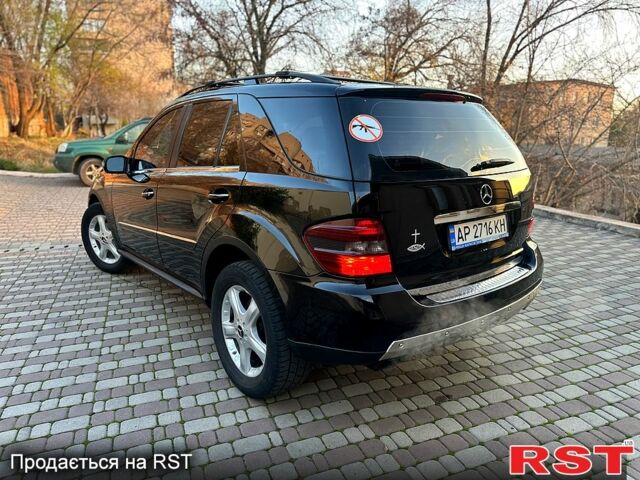 Черный Мерседес МЛ класс, объемом двигателя 3.5 л и пробегом 230 тыс. км за 7500 $, фото 3 на Automoto.ua