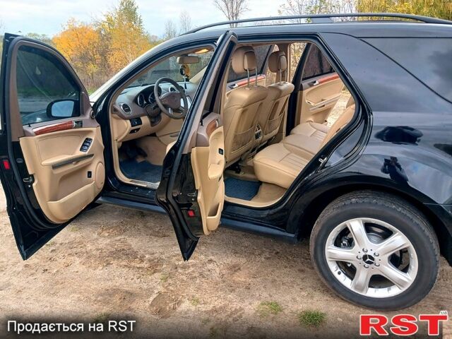 Черный Мерседес МЛ класс, объемом двигателя 3.5 л и пробегом 234 тыс. км за 13500 $, фото 6 на Automoto.ua