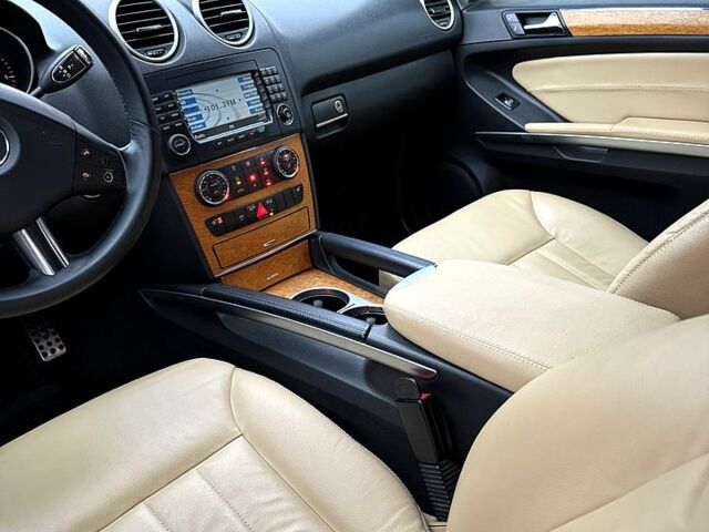 Черный Мерседес МЛ класс, объемом двигателя 3.5 л и пробегом 210 тыс. км за 13500 $, фото 12 на Automoto.ua