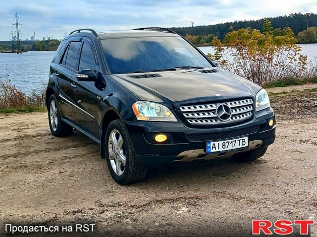 Черный Мерседес МЛ класс, объемом двигателя 3.5 л и пробегом 234 тыс. км за 13500 $, фото 1 на Automoto.ua
