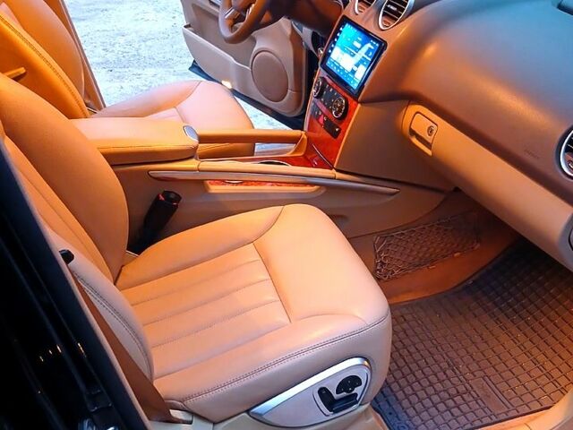 Черный Мерседес МЛ класс, объемом двигателя 3.5 л и пробегом 234 тыс. км за 13500 $, фото 11 на Automoto.ua