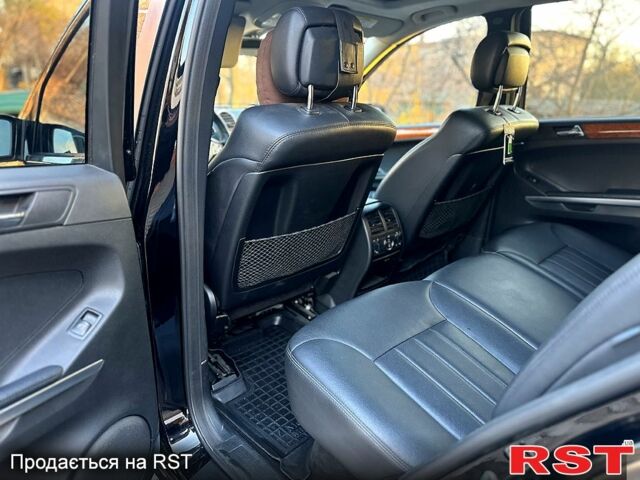 Черный Мерседес МЛ класс, объемом двигателя 3.5 л и пробегом 230 тыс. км за 7500 $, фото 4 на Automoto.ua