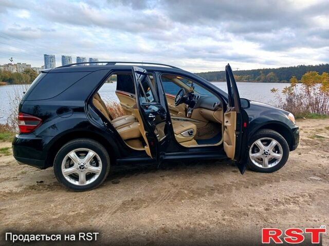 Черный Мерседес МЛ класс, объемом двигателя 3.5 л и пробегом 234 тыс. км за 13500 $, фото 5 на Automoto.ua