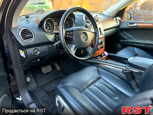 Черный Мерседес МЛ класс, объемом двигателя 3.5 л и пробегом 230 тыс. км за 7500 $, фото 6 на Automoto.ua