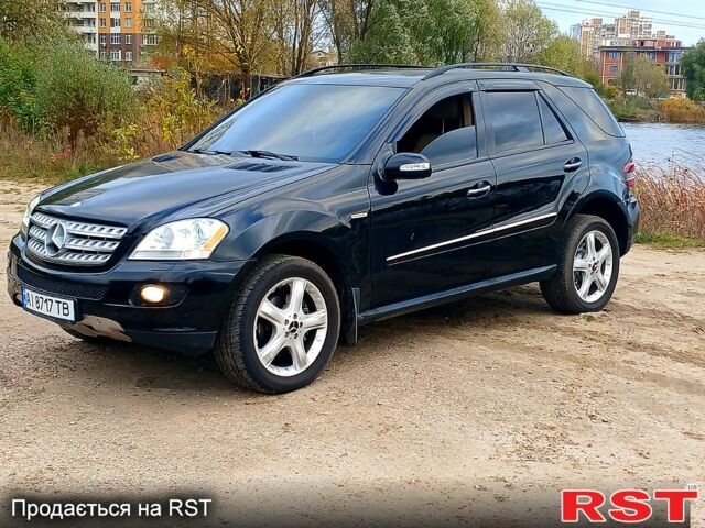 Черный Мерседес МЛ класс, объемом двигателя 3.5 л и пробегом 234 тыс. км за 13500 $, фото 3 на Automoto.ua