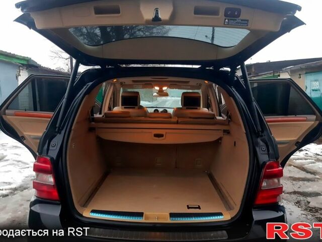 Черный Мерседес МЛ класс, объемом двигателя 3.5 л и пробегом 155 тыс. км за 13000 $, фото 10 на Automoto.ua