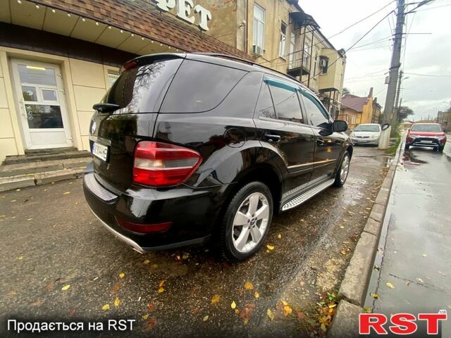 Черный Мерседес МЛ класс, объемом двигателя 3.5 л и пробегом 204 тыс. км за 10200 $, фото 5 на Automoto.ua