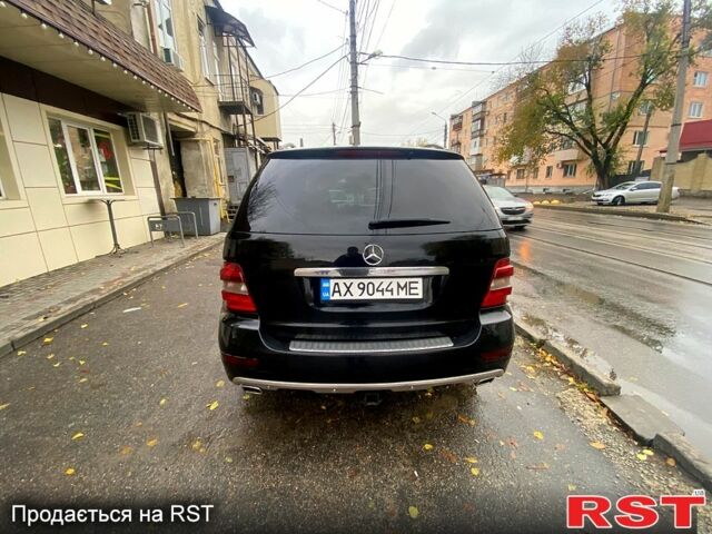Черный Мерседес МЛ класс, объемом двигателя 3.5 л и пробегом 204 тыс. км за 10200 $, фото 3 на Automoto.ua