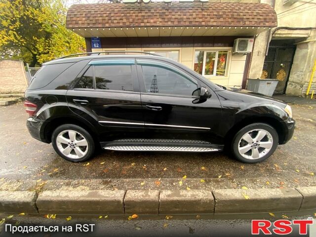 Черный Мерседес МЛ класс, объемом двигателя 3.5 л и пробегом 204 тыс. км за 10200 $, фото 6 на Automoto.ua