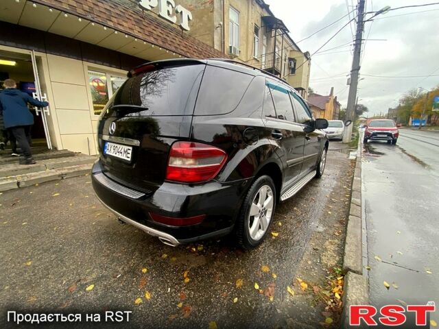 Черный Мерседес МЛ класс, объемом двигателя 3.5 л и пробегом 204 тыс. км за 10200 $, фото 4 на Automoto.ua