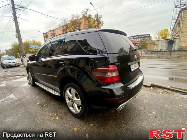 Черный Мерседес МЛ класс, объемом двигателя 3.5 л и пробегом 204 тыс. км за 10200 $, фото 2 на Automoto.ua