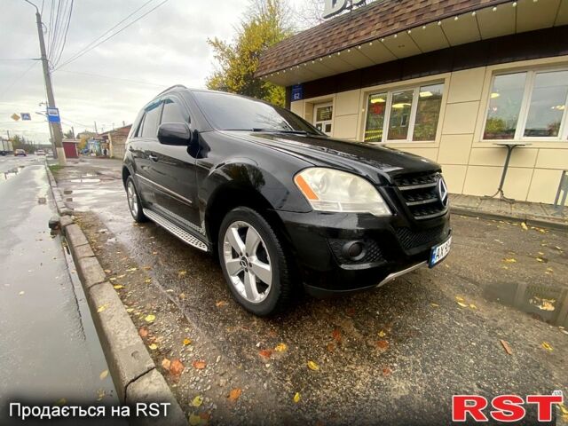 Черный Мерседес МЛ класс, объемом двигателя 3.5 л и пробегом 204 тыс. км за 10200 $, фото 7 на Automoto.ua