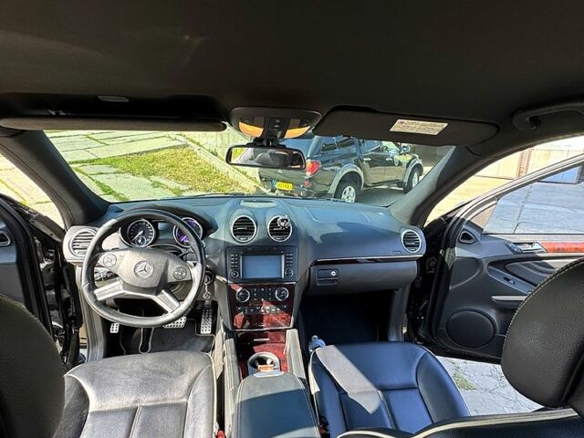 Черный Мерседес МЛ класс, объемом двигателя 3 л и пробегом 165 тыс. км за 18200 $, фото 9 на Automoto.ua