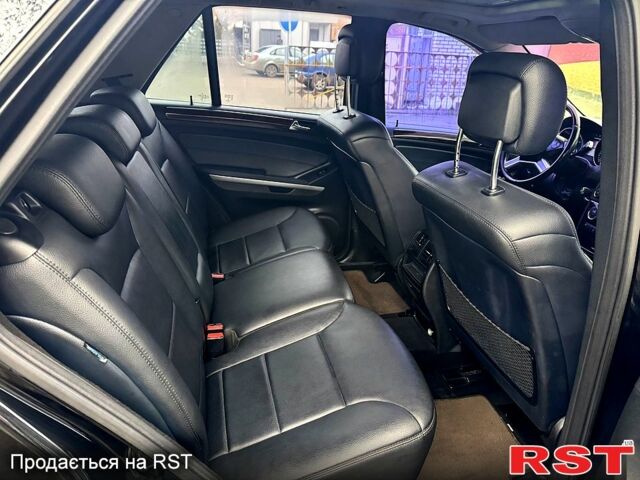 Черный Мерседес МЛ класс, объемом двигателя 3 л и пробегом 275 тыс. км за 12500 $, фото 10 на Automoto.ua