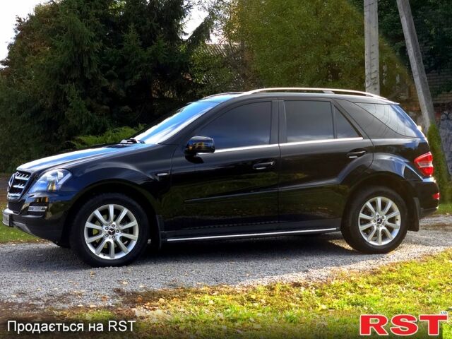 Черный Мерседес МЛ класс, объемом двигателя 3 л и пробегом 165 тыс. км за 18200 $, фото 5 на Automoto.ua