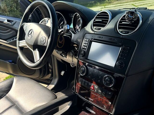 Черный Мерседес МЛ класс, объемом двигателя 3 л и пробегом 165 тыс. км за 18200 $, фото 10 на Automoto.ua