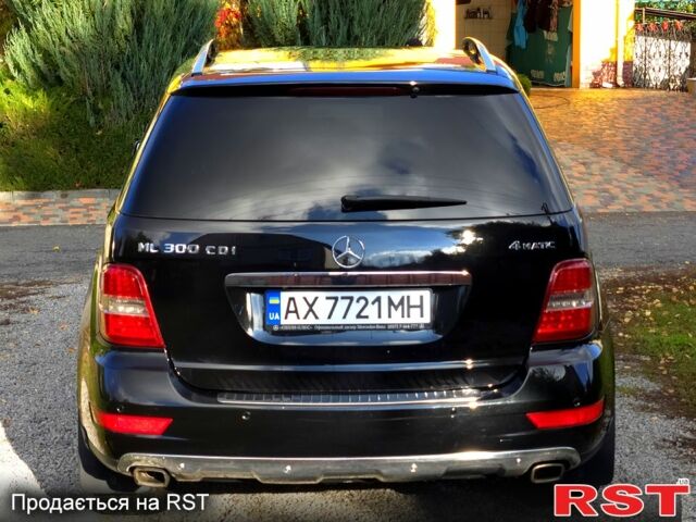 Черный Мерседес МЛ класс, объемом двигателя 3 л и пробегом 165 тыс. км за 18200 $, фото 2 на Automoto.ua