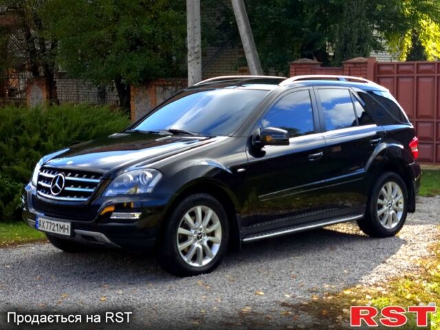 Черный Мерседес МЛ класс, объемом двигателя 3 л и пробегом 165 тыс. км за 18200 $, фото 6 на Automoto.ua