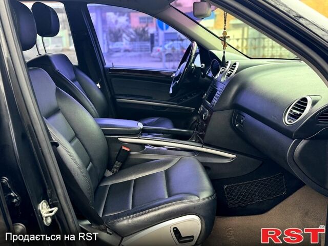 Черный Мерседес МЛ класс, объемом двигателя 3 л и пробегом 275 тыс. км за 12500 $, фото 8 на Automoto.ua